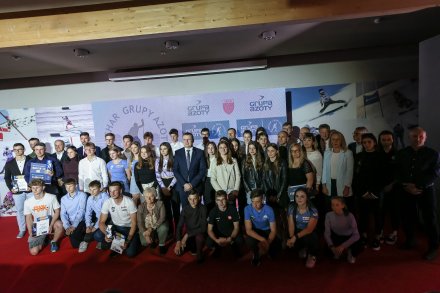 Wspólne zdjęcie laureatów ze wszystkich kategorii